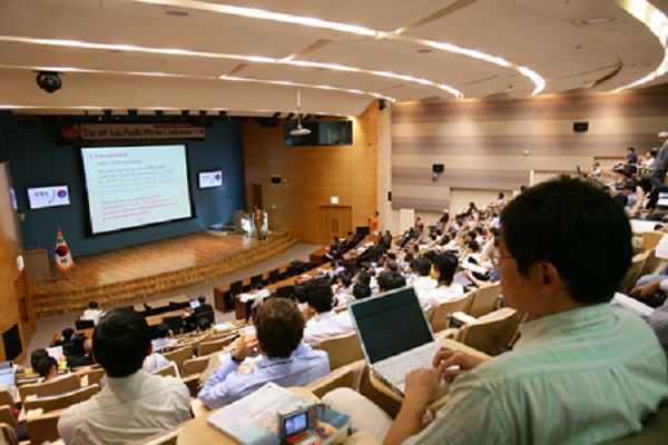 Những ưu – nhược điểm cần biết khi học cao học online